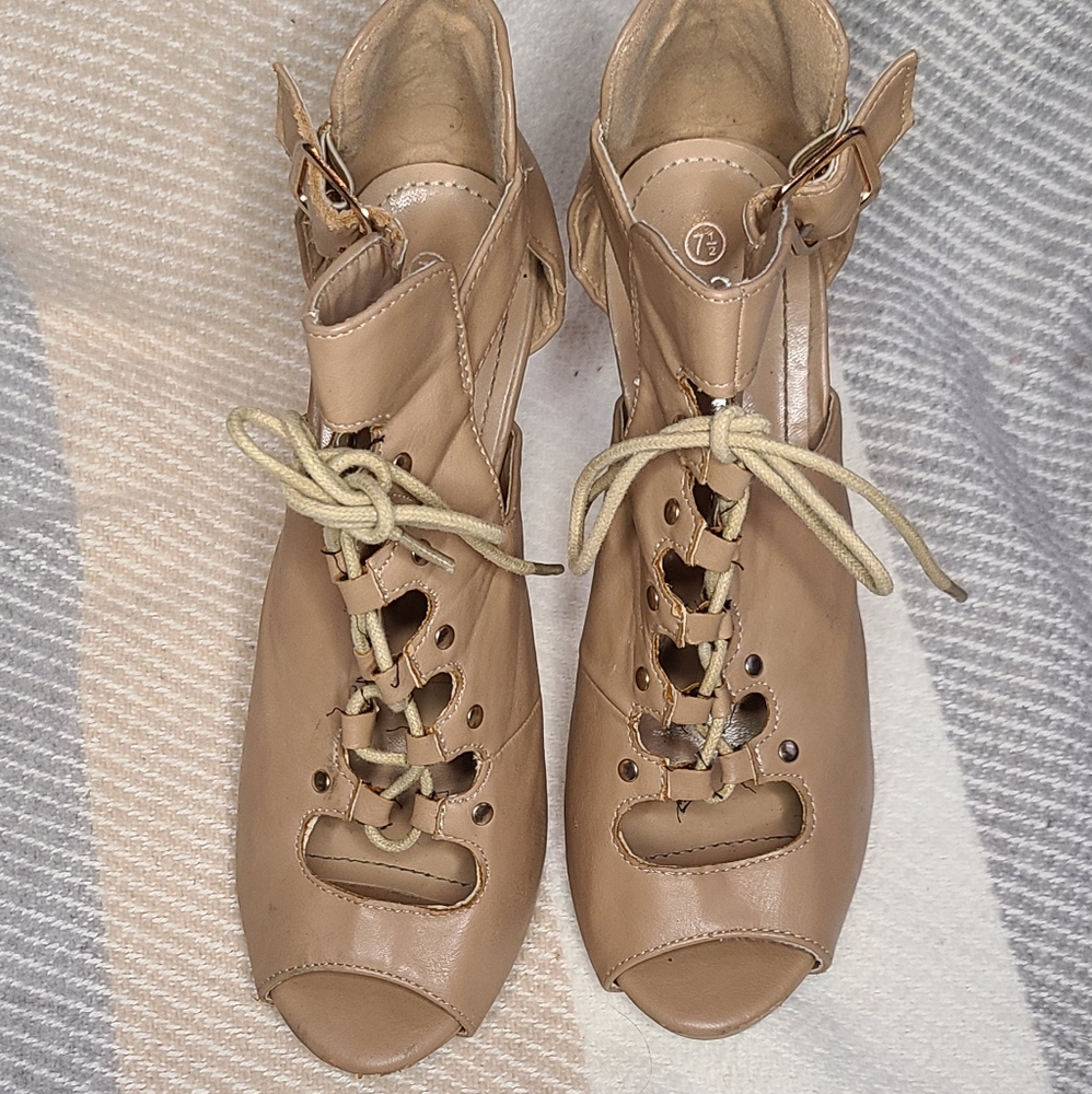 Heels - Picture 3 of 3